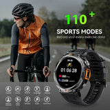 Smartwatch Herren mit Telefonfunktion, 3ATM Wasserdicht Militär Smartwatch mit LED Taschenlampe, 1,45" Robuste Outdoor Uhren mit 24H Gesundheits-Screening, 110+ Sportmodi Fitnessuhr für Android iOS, ÖZENSAAT