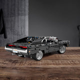 LEGO 42111 Technic Dom's Dodge Charger, Fast and Furious Modellauto Bauset, Geschenk zu Weihnachten für Jungen, Mädchen, Männer, Frauen, ikonisches Sammlerset