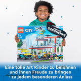 LEGO 60330 City Krankenhaus mit Krankenwagen, Rettungshubschrauber und 12 Mini-Figuren für Jungen und Mädchen ab 7 Jahren, Spielzeug mit Stadt-Gebäuden