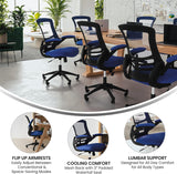 Flash Furniture Bürostuhl mit mittelhoher Rückenlehne – Ergonomischer Schreibtischstuhl mit hochklappbaren Armlehnen und Netzstoff – Perfekt für Home Office oder Büro – Blau